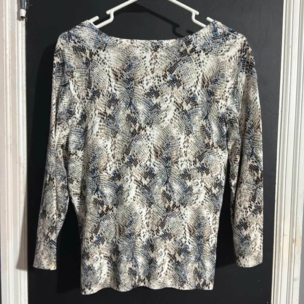 White House Black Market V-Neck Snap Front Metallic Cardigan Size: M